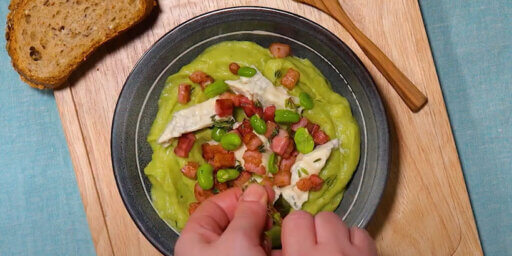 고르곤졸라 돌체, 베이컨, 허브, 누에콩, 감자 퓨레