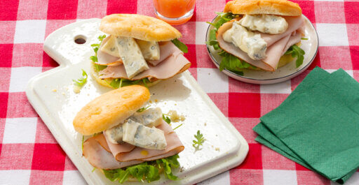 고르곤졸라 돌체, 구운 칠면조, 루콜라 포카치아